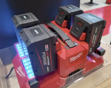 Milwaukee M18 15Ah Batteries on 4-Port Super Charger with CoolCycle Demo